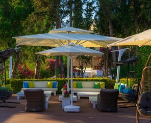 Liv Hotel By Bellazure