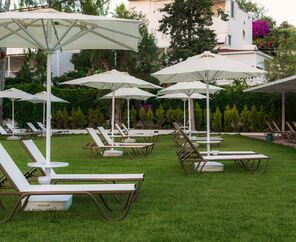 Liv Hotel By Bellazure