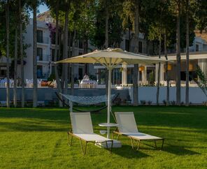 Liv Hotel By Bellazure