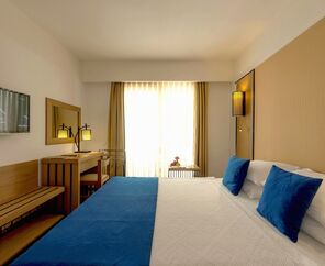 Liv Hotel By Bellazure