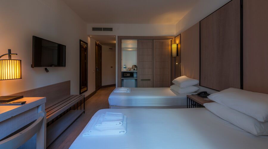 Liv Hotel By Bellazure