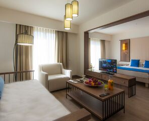 Liv Hotel By Bellazure