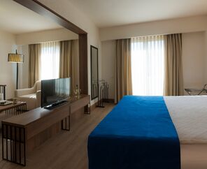 Liv Hotel By Bellazure