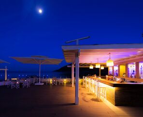 Liv Hotel By Bellazure