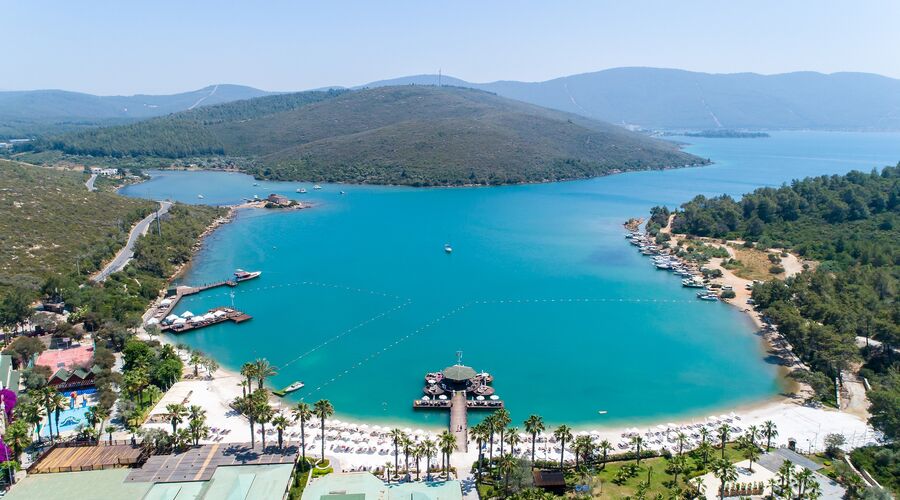 Crystal Green Bay Resort&Spa