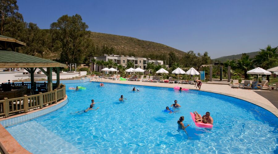 Crystal Green Bay Resort&Spa