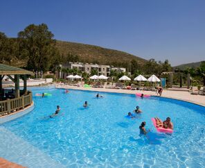 Crystal Green Bay Resort&Spa