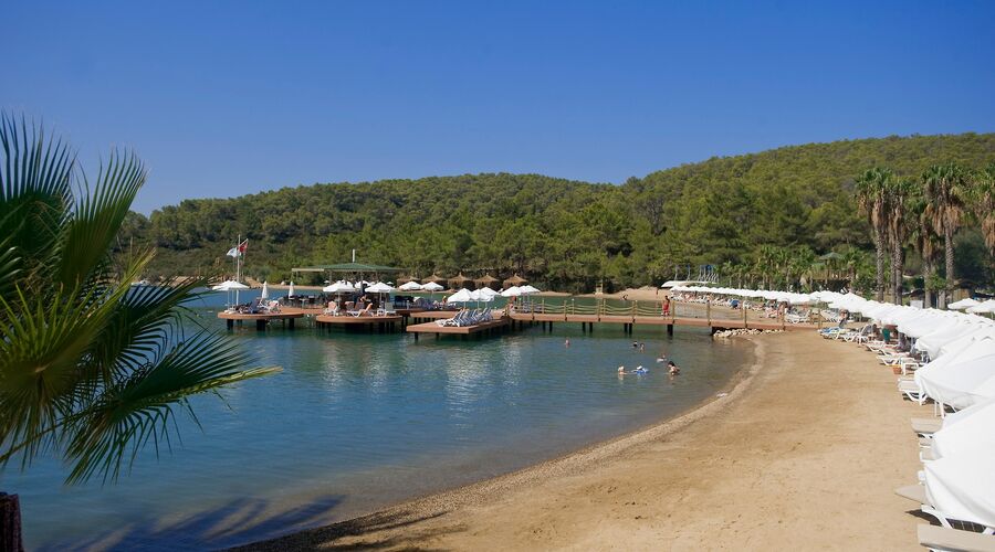 Crystal Green Bay Resort&Spa