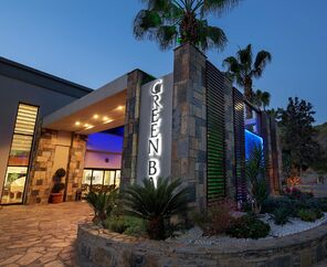 Crystal Green Bay Resort&Spa