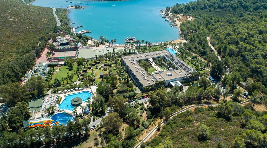 Crystal Green Bay Resort&Spa