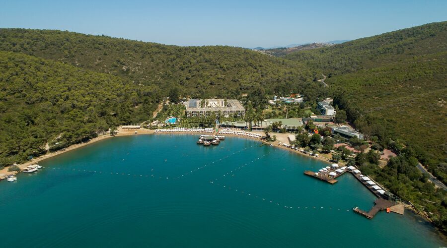 Crystal Green Bay Resort&Spa