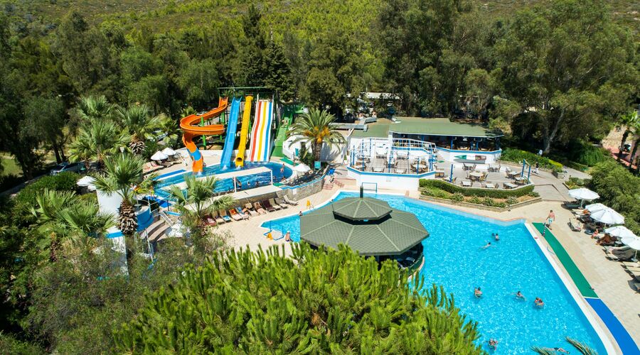 Crystal Green Bay Resort&Spa