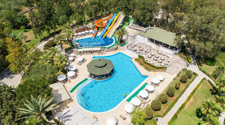 Crystal Green Bay Resort&Spa