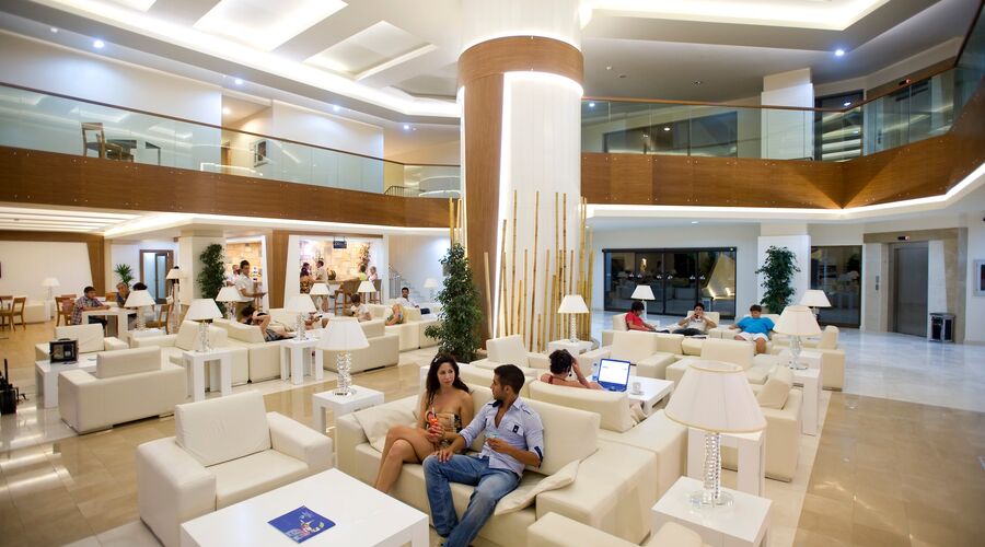 Crystal Green Bay Resort&Spa