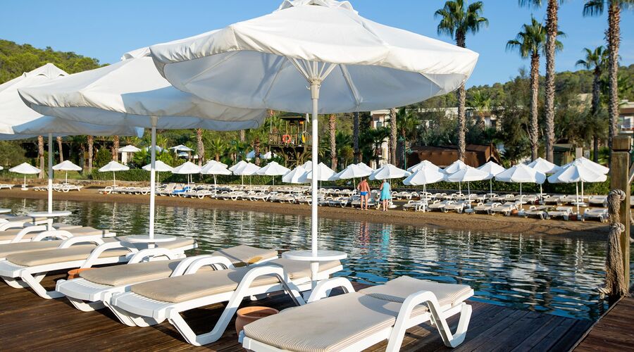 Crystal Green Bay Resort&Spa