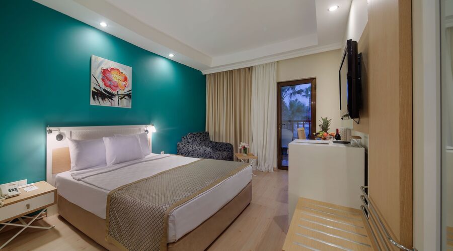 Crystal Green Bay Resort&Spa