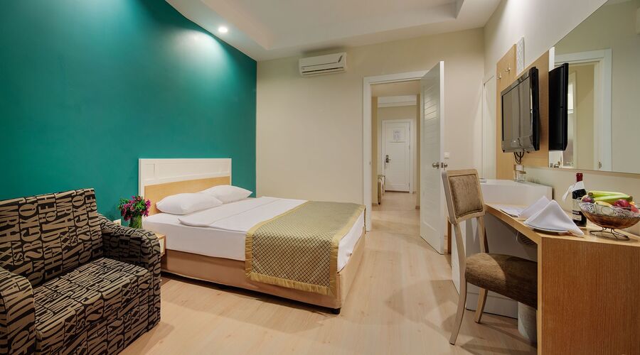 Crystal Green Bay Resort&Spa