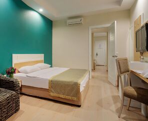 Crystal Green Bay Resort&Spa