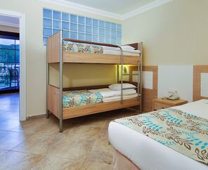 Crystal Green Bay Resort&Spa