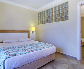 Crystal Green Bay Resort&Spa