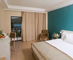 Crystal Green Bay Resort&Spa