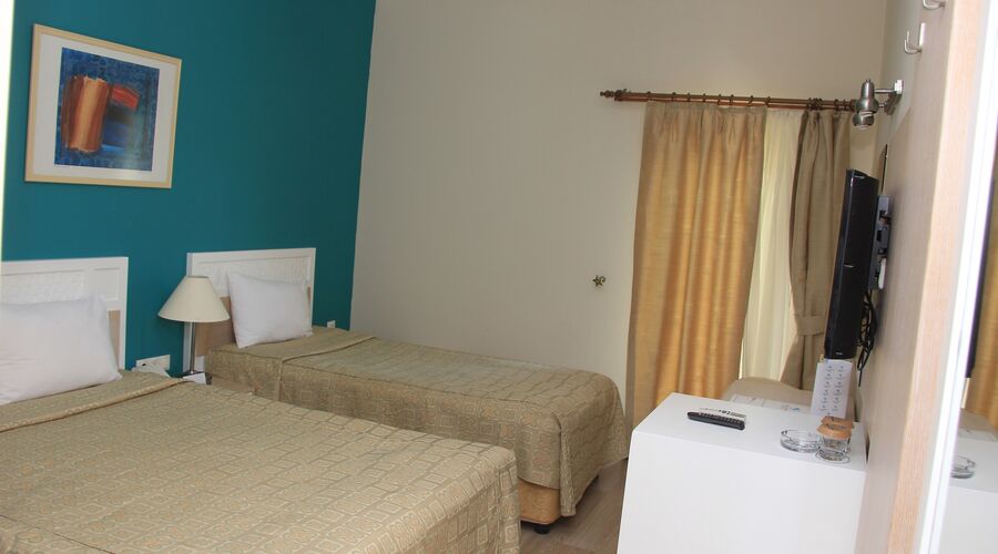 Crystal Green Bay Resort&Spa