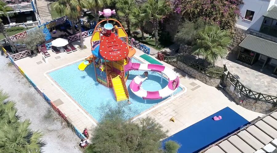 Crystal Green Bay Resort&Spa