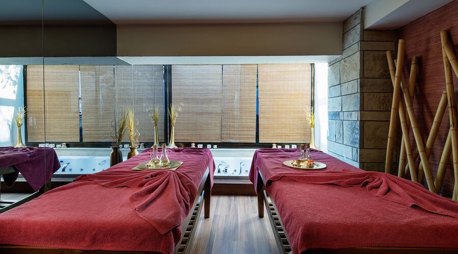 Crystal Green Bay Resort&Spa