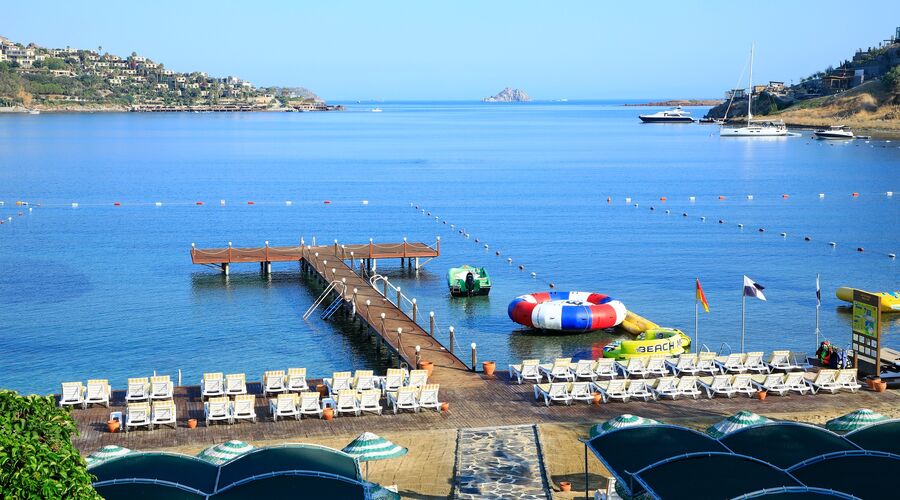 Cactus Mirage Family Club