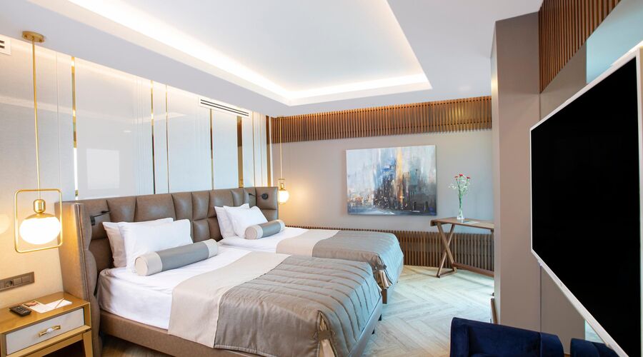 Sherwood Exclusive Lara