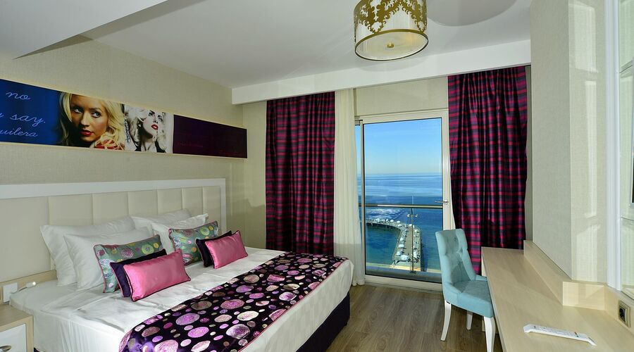 Azura Deluxe Resort&Spa