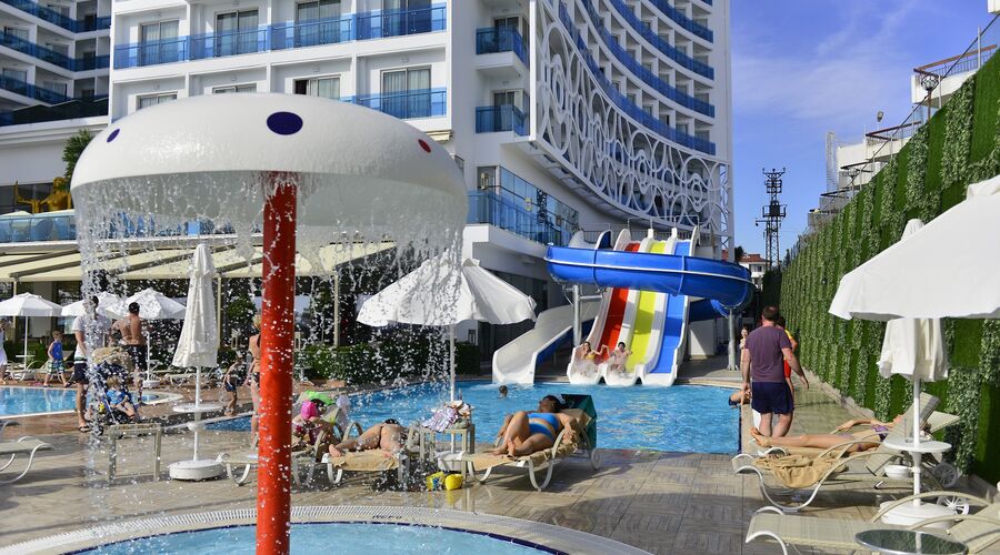 Azura Deluxe Resort&Spa