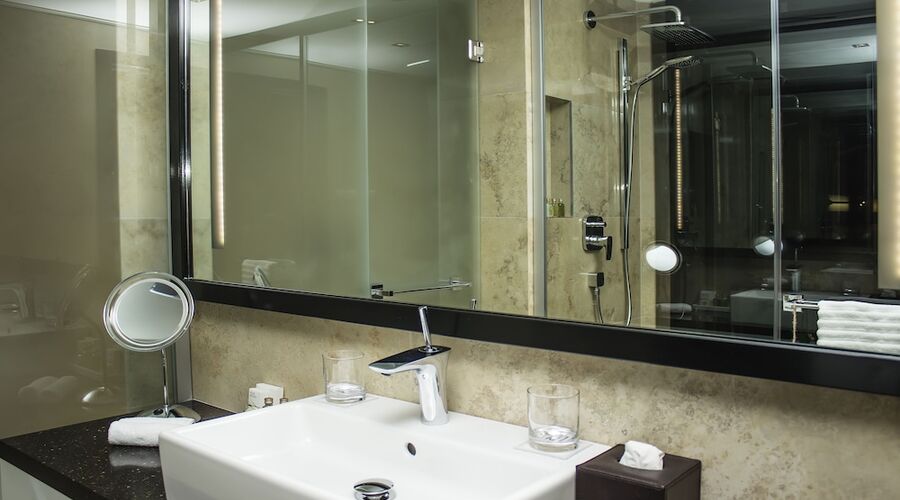 11 Mirrors Design Hotel