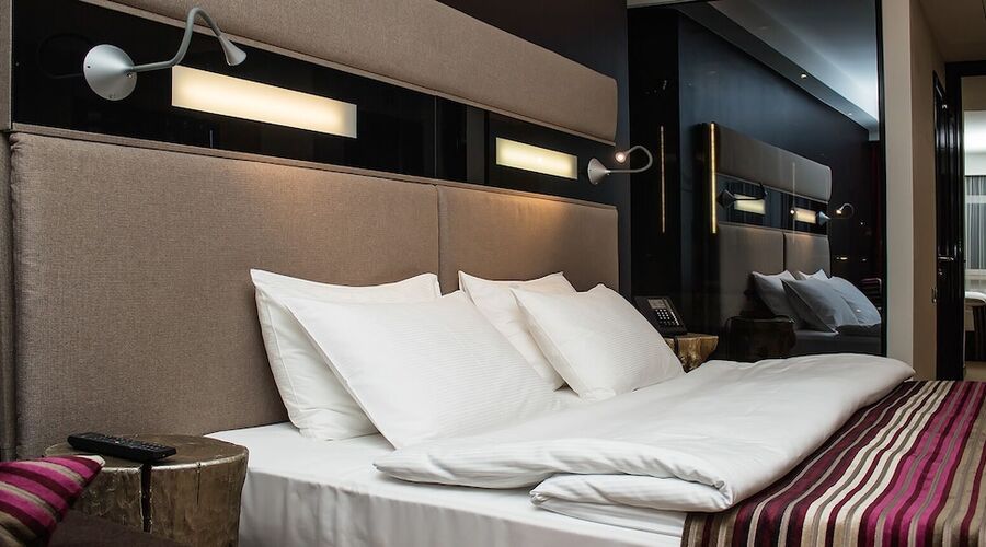 11 Mirrors Design Hotel