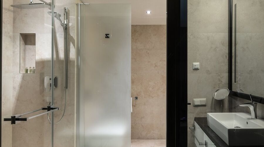 11 Mirrors Design Hotel