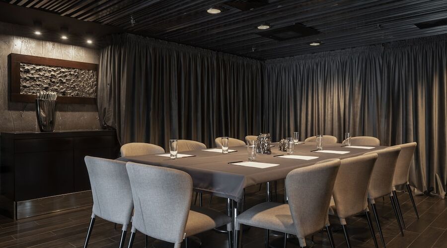 11 Mirrors Design Hotel