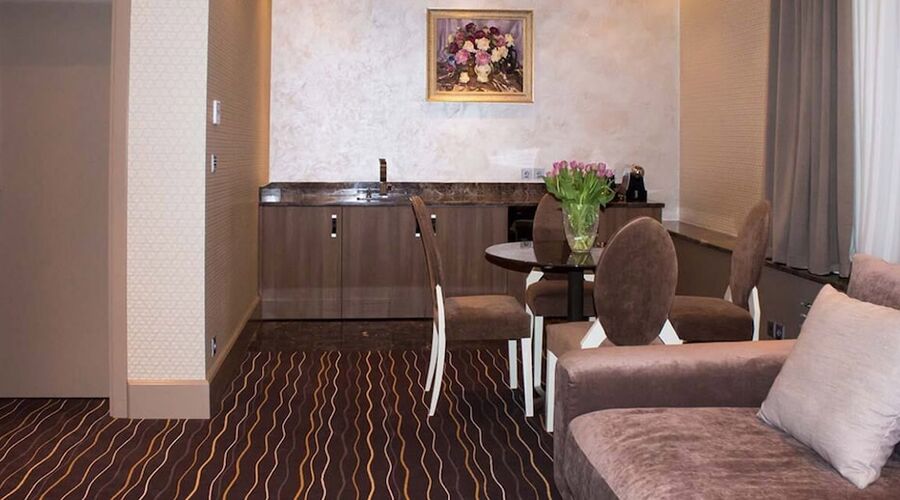 Khreschatyk City Center Hotel