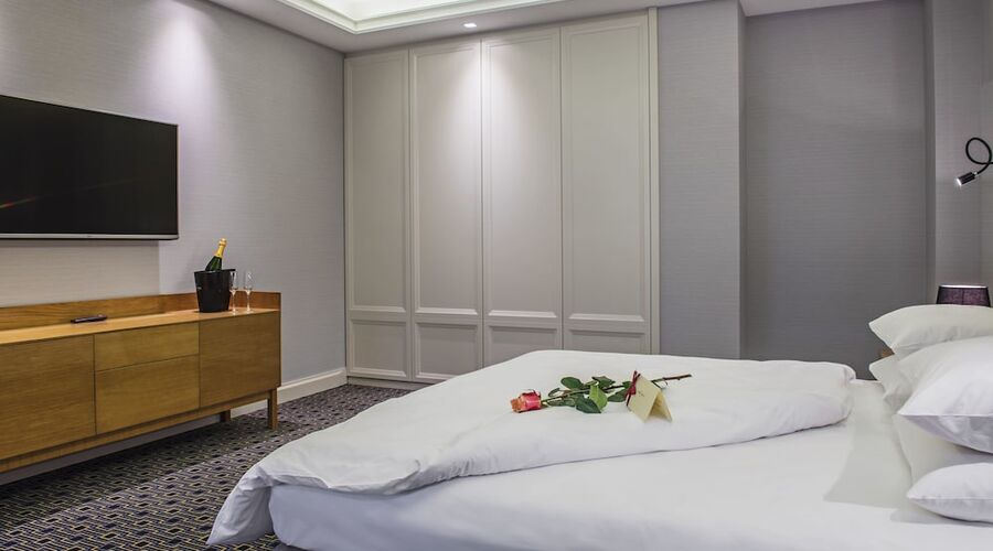 Khreschatyk City Center Hotel