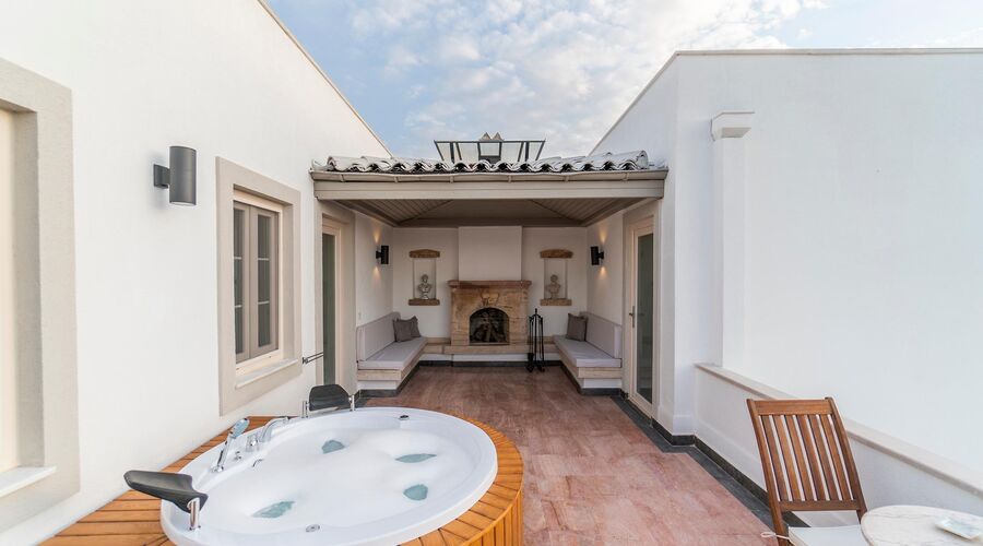 Elementa Boutique Hotel