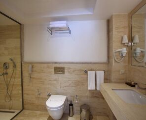 DoubleTree By Hilton Bodrum Marina Vista