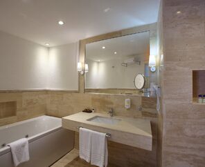 DoubleTree By Hilton Bodrum Marina Vista