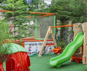 Side Crown Charm Palace