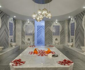 Side Crown Charm Palace