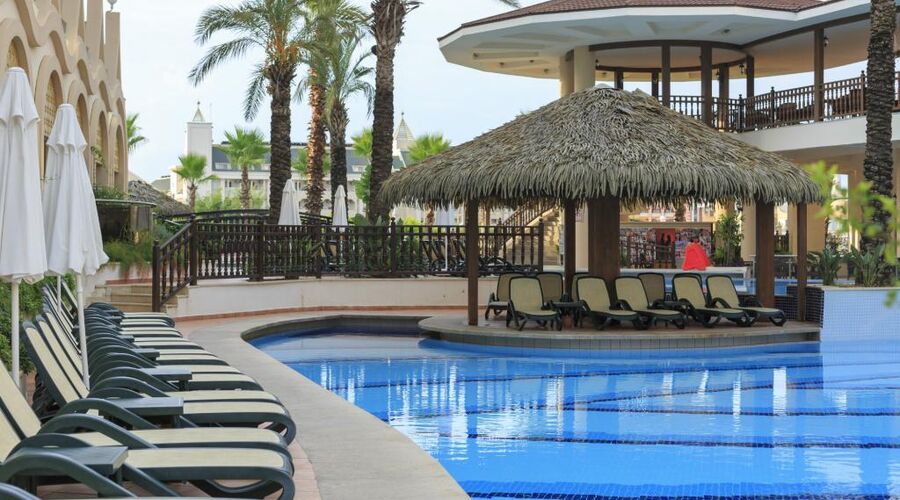 Side Crown Charm Palace